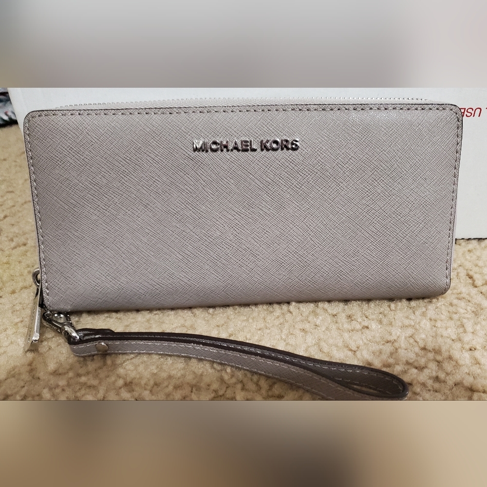 Michael Kors jet set wallet